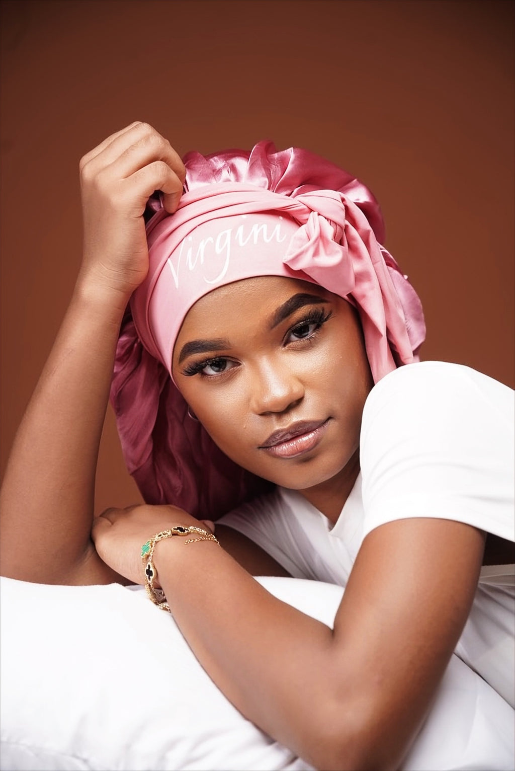 Bonnet en satin personnalisable