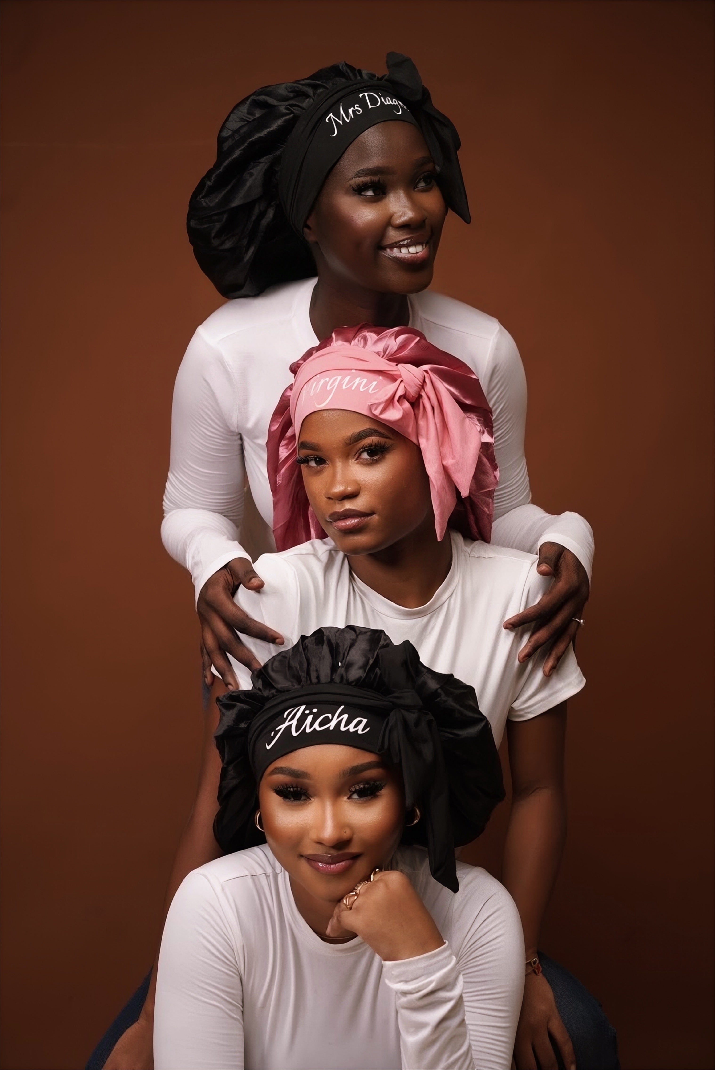 Bonnet en satin personnalisable