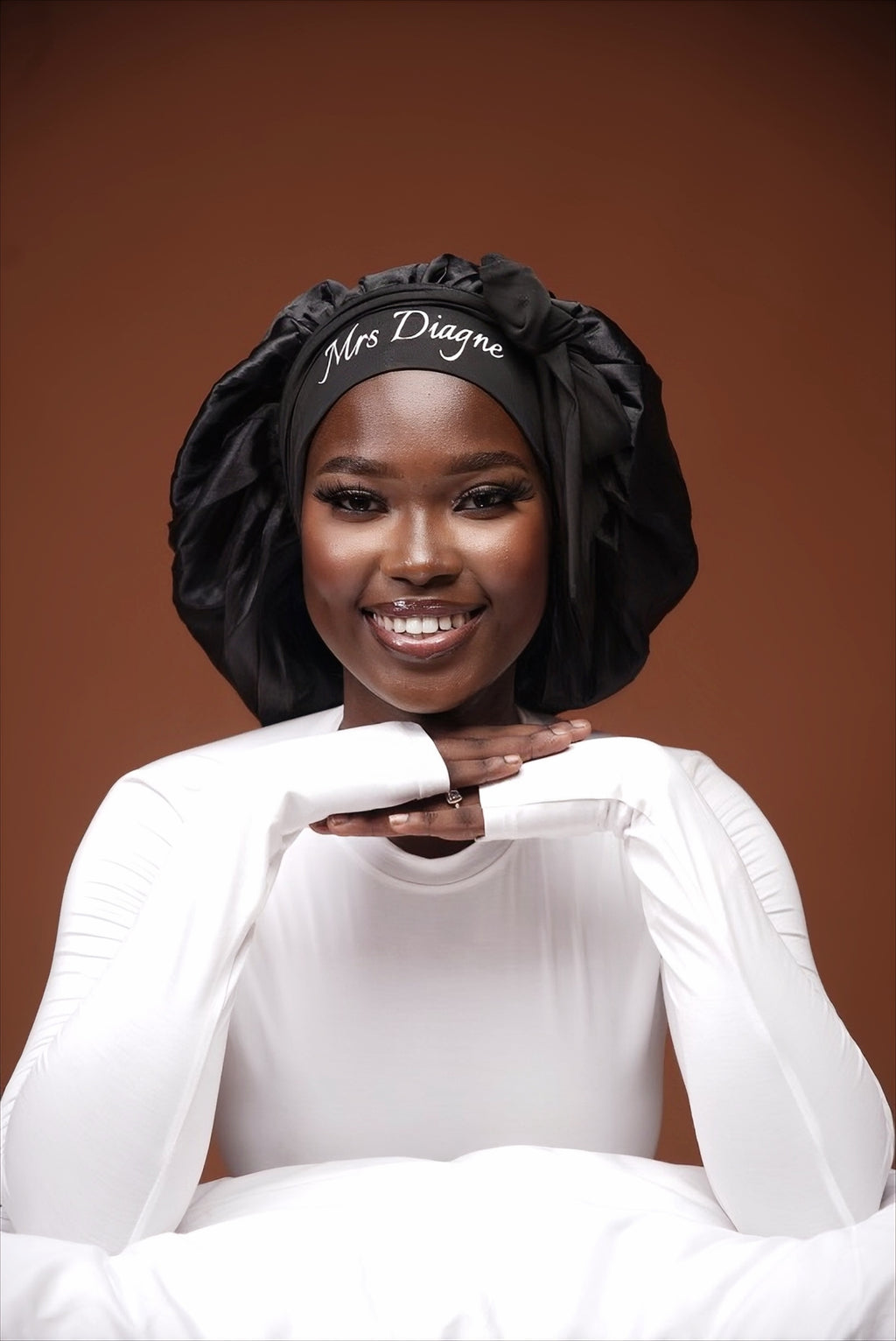Bonnet en satin personnalisable