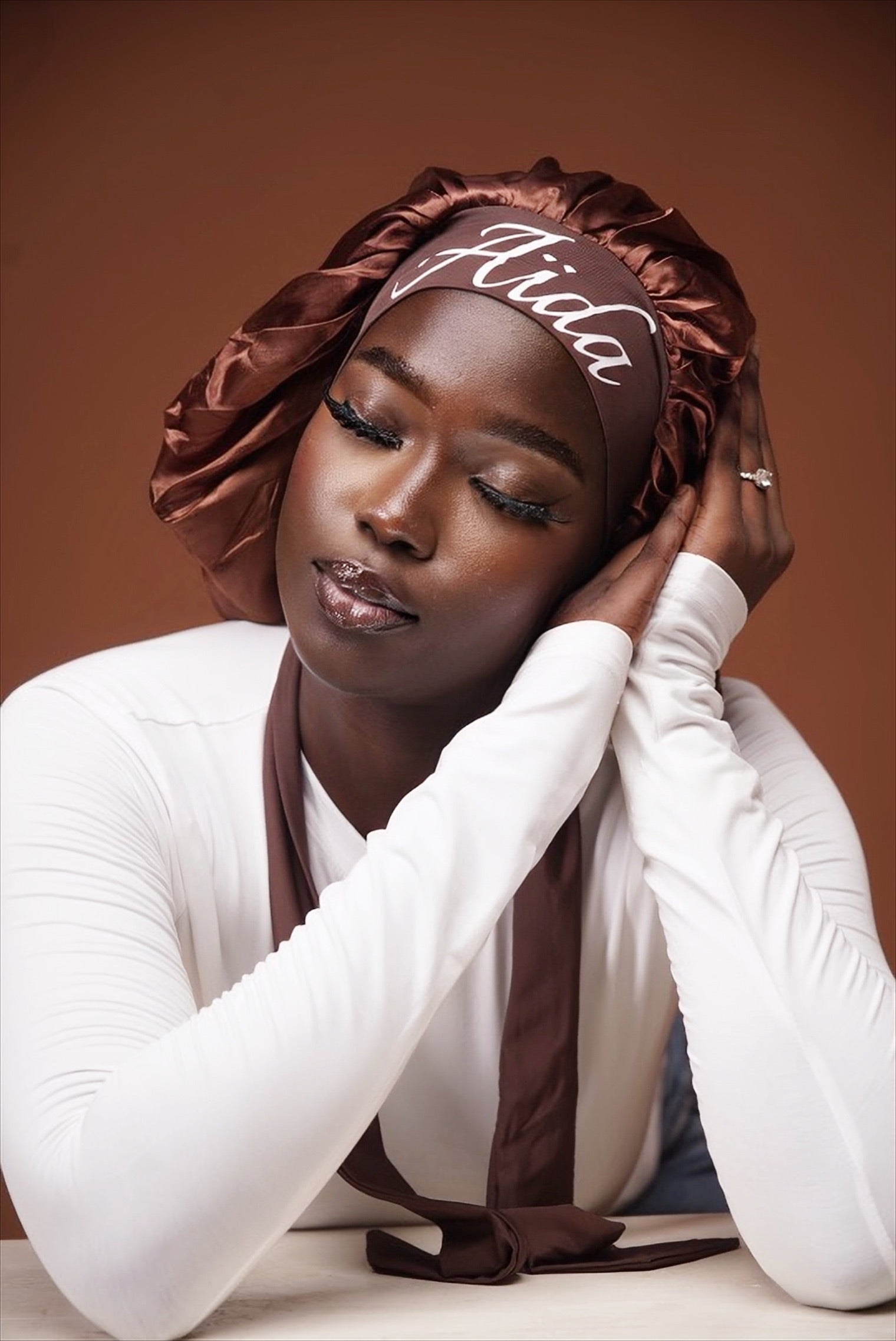 Bonnet en satin personnalisable