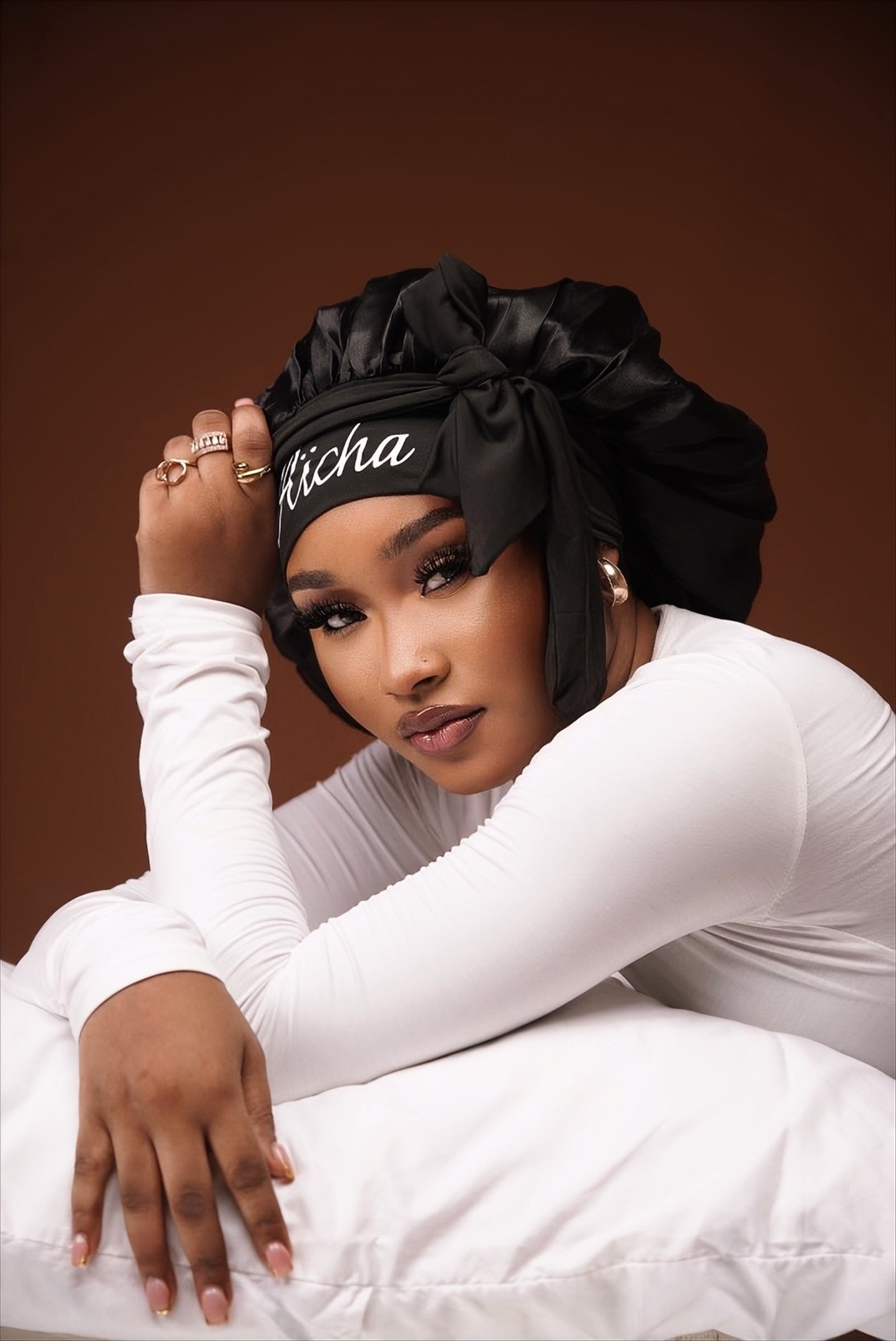 Bonnet en satin personnalisable